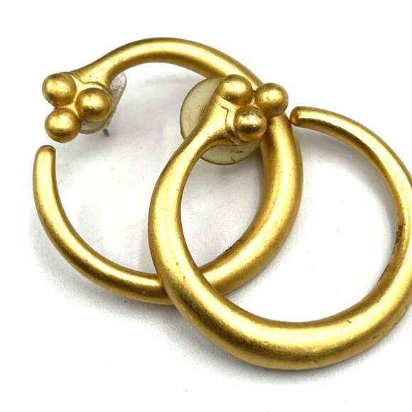Vintage 80s Liz Claiborne Matte Gold Hoop Pierced Earrings 1.5" - Picture 7 of 8